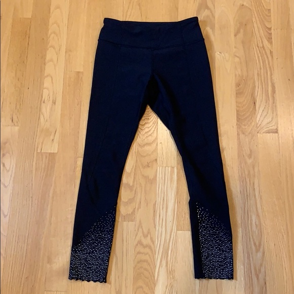 Reflective black lululemon leggings - Picture 2 of 7